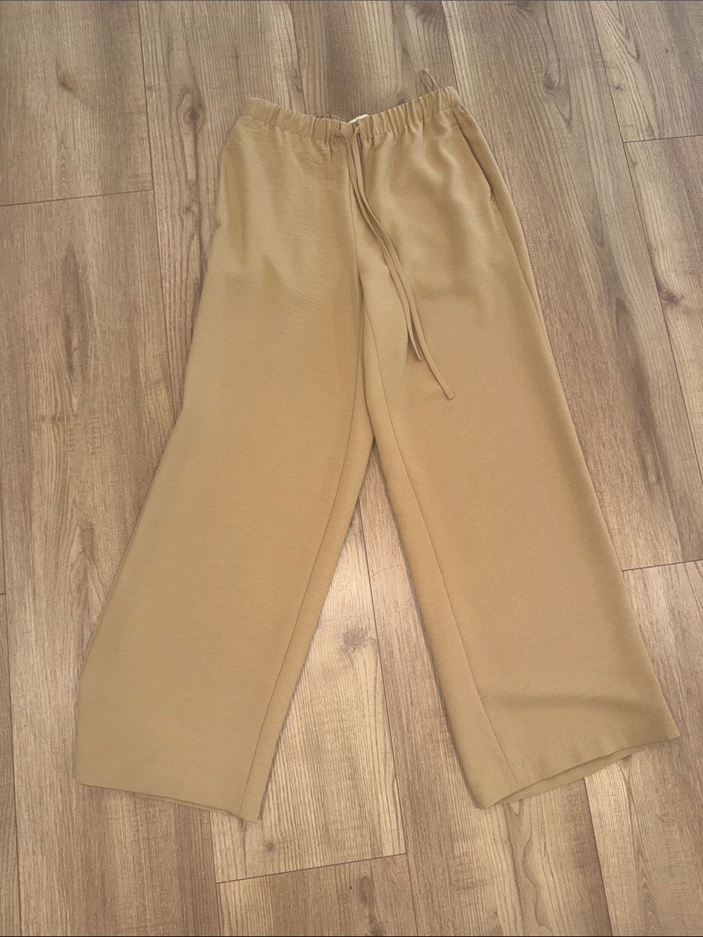 Women’s Casual Wide-Leg Drawstring Pants in Tan